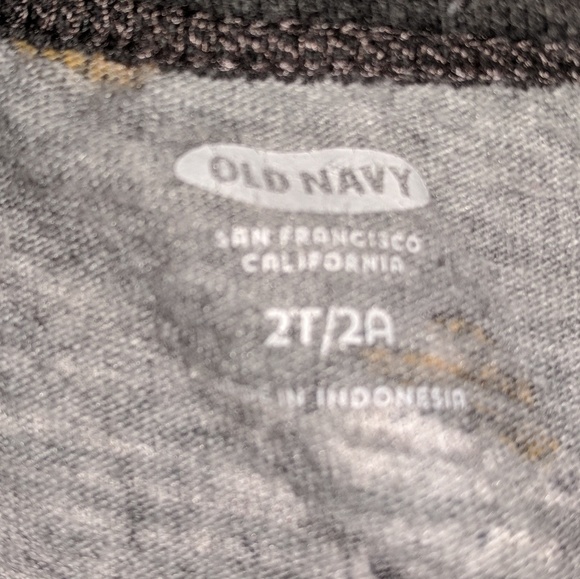 Old Navy winter animals long sleeve tee size 2T - Picture 3 of 3